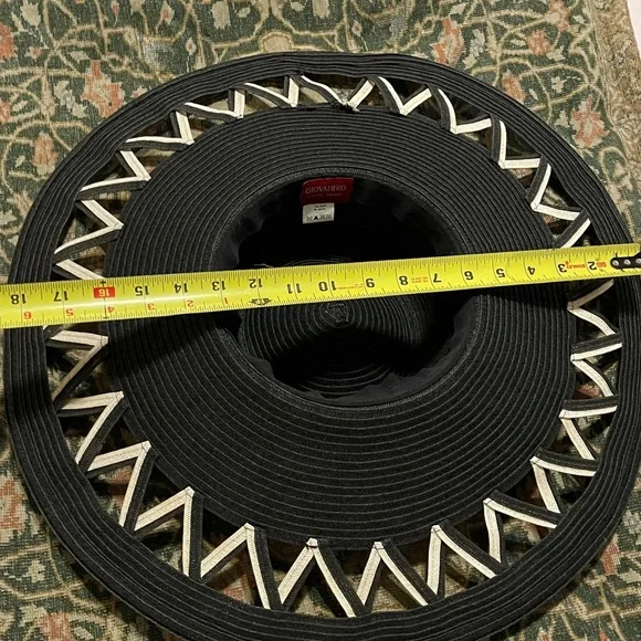 Stylish Black and Cream Women's Hat - Picture 5 of 6